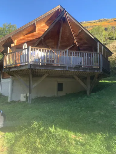 Chalet bois aux Eaux-Bonnes, désormais équipé pour l'écomobilité