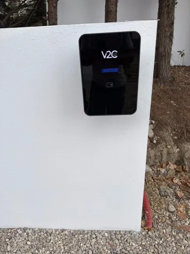 Intervention sur Hendaye pour un hôtel de luxe avec borne V2C, Pau et ses environs, VOLT e-BORNE