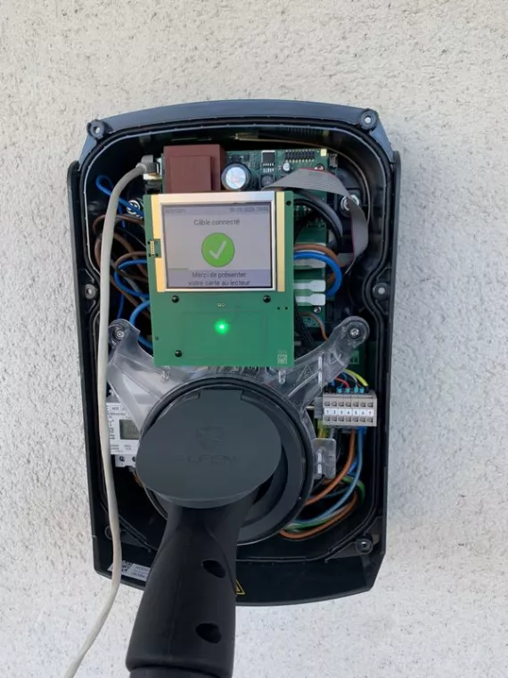 Diagnostic et résolution des dysfonctionnements IRVE basse et moyenne puissance chez les particuliers et professionnels, Pau, VOLT E-BORNE