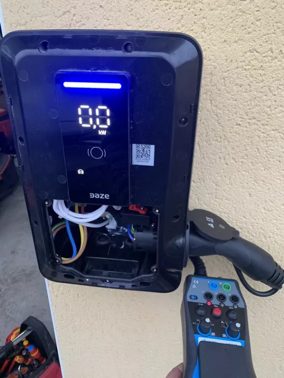 Dépannage des bornes IRVE : interactions entre réseau électrique, protections et équipements de charge, Pau, VOLT E-BORNE