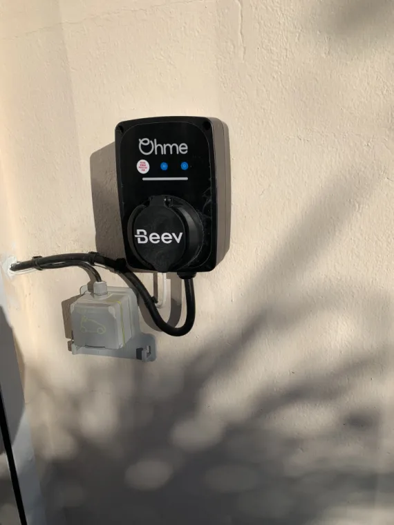 Le duo : Installation combinée d'une borne et d'une prise renforcée, Pau et ses environs, VOLT e-BORNE