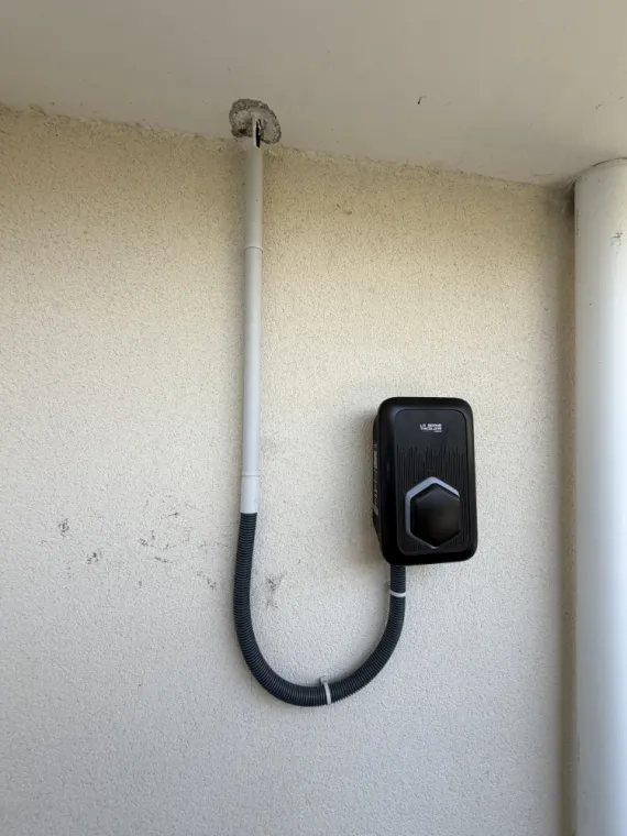 Reprise d'une installation bâclée sur une borne tricole, Pau et ses environs, VOLT e-BORNE