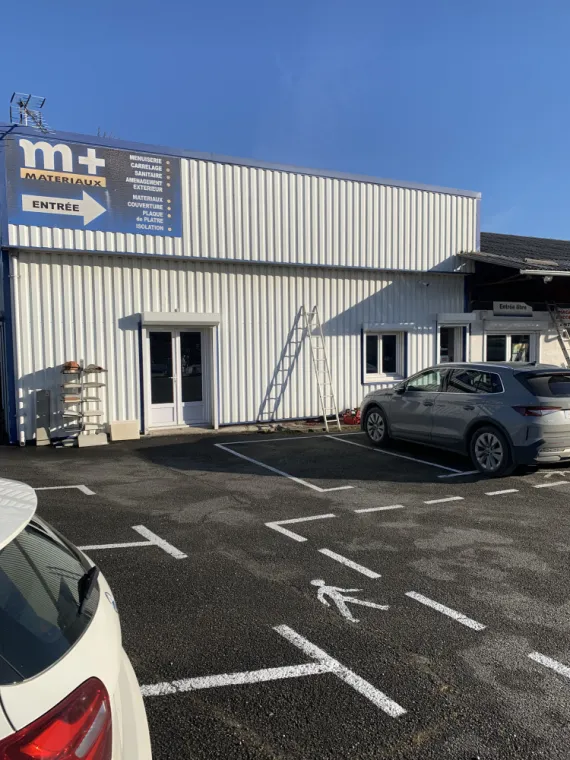 2 bornes Hager Witty Plus supervisées chez M+ Matériaux à Dax, Pau et ses environs, VOLT e-BORNE