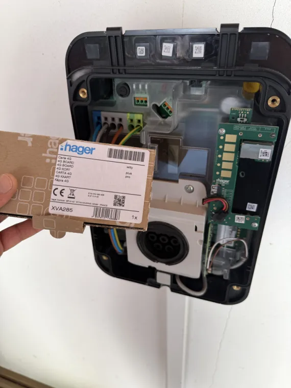 Remise en service d'une borne Hager , Pau et ses environs, VOLT e-BORNE
