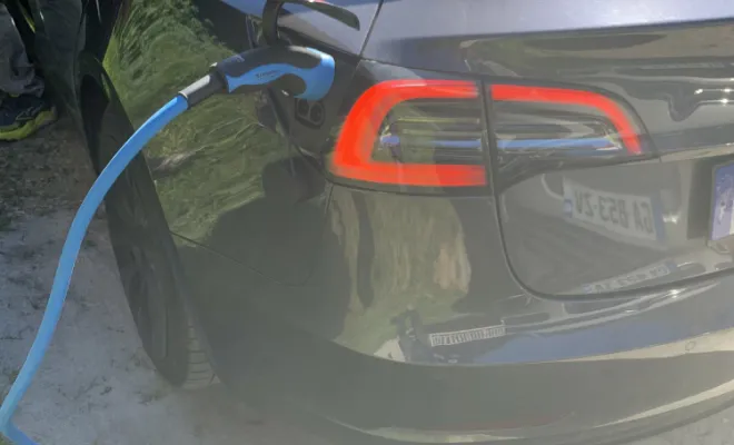 est de charge réussi sur Tesla : le chalet est prêt pour ses premiers locataires branchés
