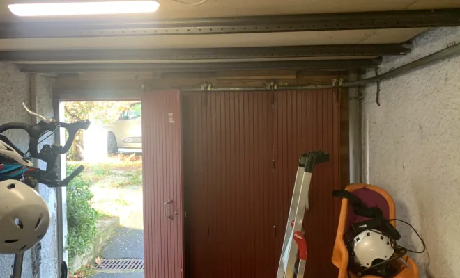 Passage de câble borne électrique