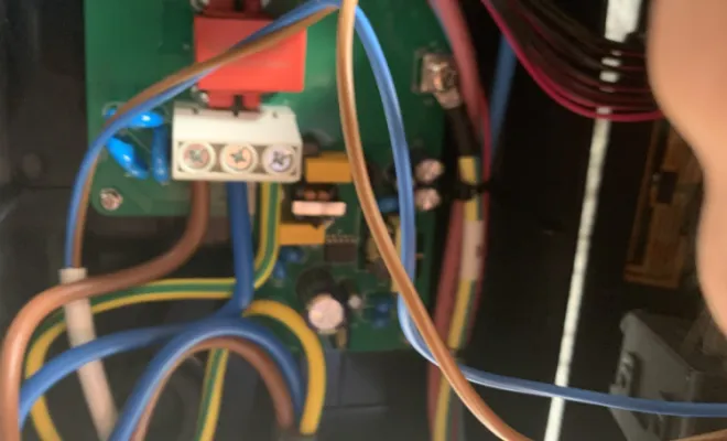 Raccordement électrique de la borne de recharge OHME avec son délestage inclus