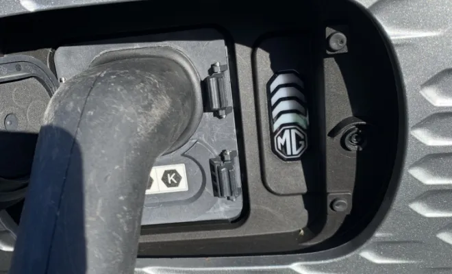 Test de la charge auprès du véhicule du propriétaire