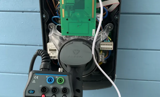 Raccordement et programmation de la carte réseau communicante de la borne Alfen