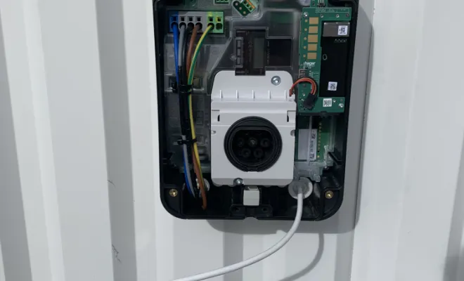 2 bornes Hager Witty Plus supervisées chez M+ Matériaux à Dax, Pau et ses environs, VOLT e-BORNE
