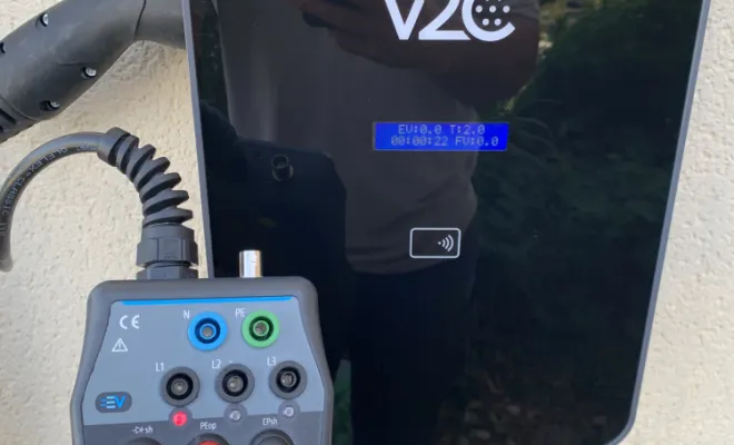 Installation IRVE : Borne V2C Trydan pour une Renault Zoé, Pau et ses environs, VOLT e-BORNE