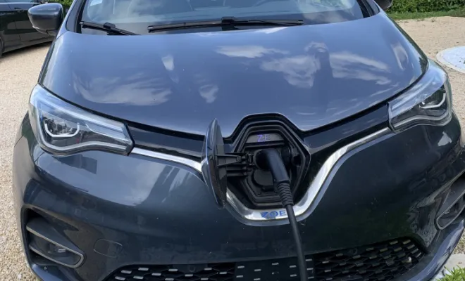 Installation IRVE : Borne V2C Trydan pour une Renault Zoé, Pau et ses environs, VOLT e-BORNE