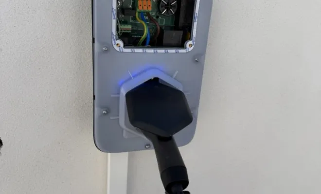 Cablage interne et raccordement electrique de La Borne Tricolore par Volt e-Borne a Pau